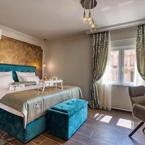 https://luxury-rooms-vindemiae.hotelinzadar.com